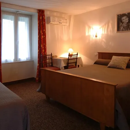 Du Lion D'or 3* Антрег-сюр-Трюйер