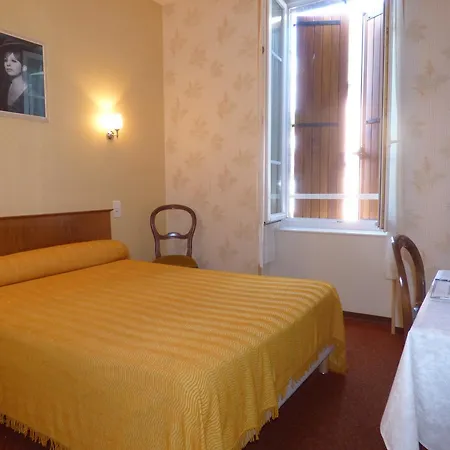 Отель Du Lion D'or 3*